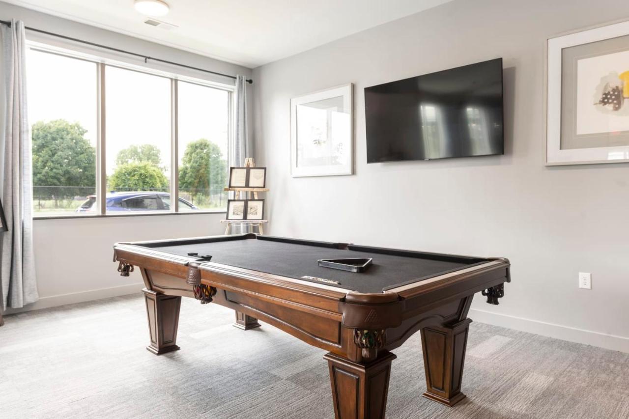 Modern Dwntwn 1 Bdrm Apt Pool Gym Free Parking 인디애나폴리스 외부 사진