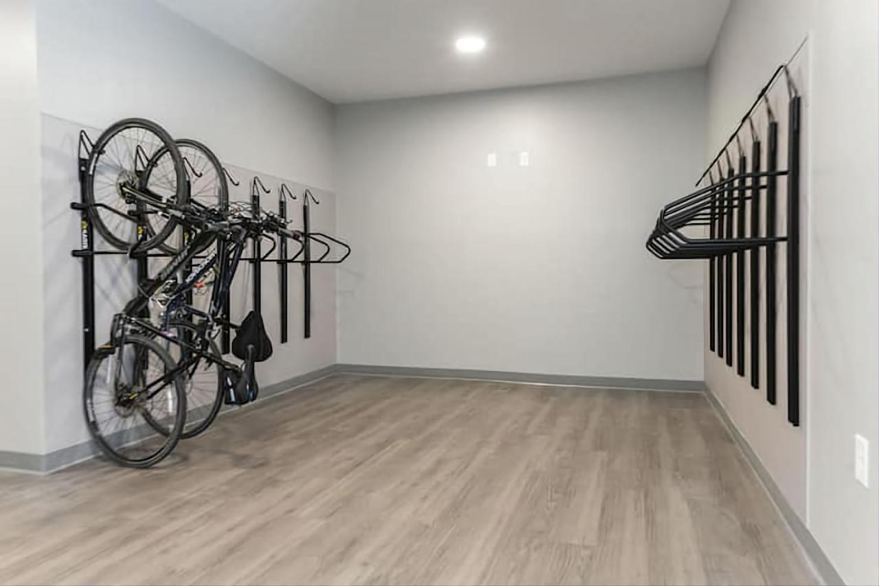 Modern Dwntwn 1 Bdrm Apt Pool Gym Free Parking 인디애나폴리스 외부 사진